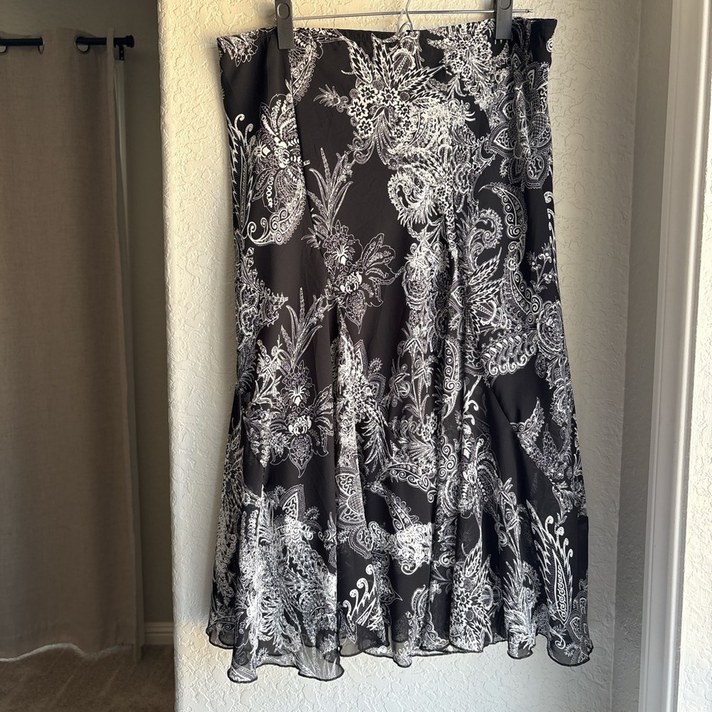 Women XL Midi Skirt Black White Paisley Boho Y2K Pleat Floral Chiffon Whimsygoth - Picture 1 of 7